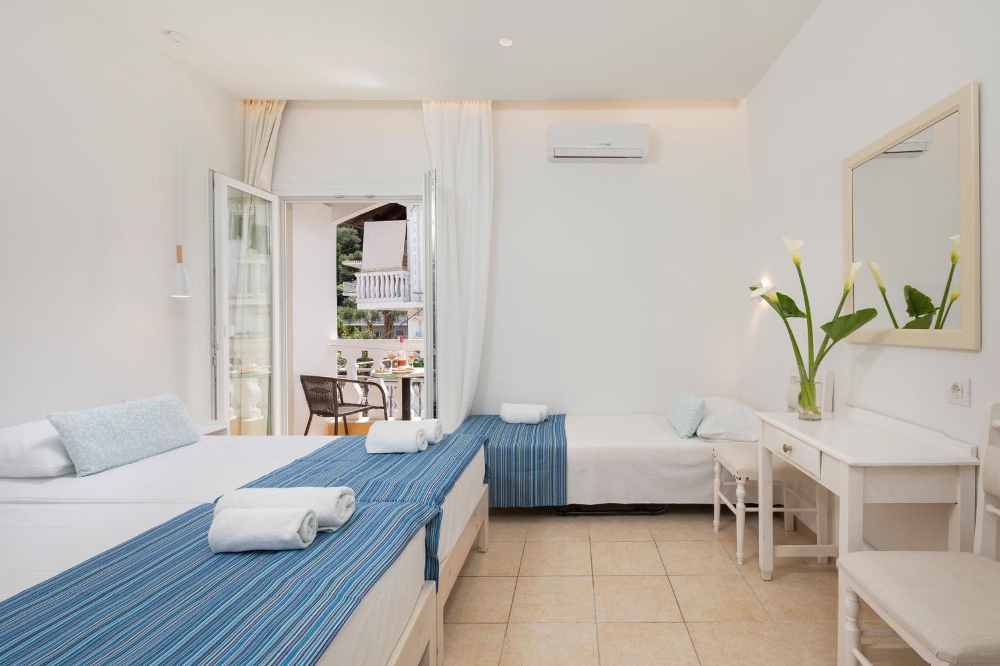 Bella Vista Beach Hotel เวนิทเซส ภายนอก รูปภาพ